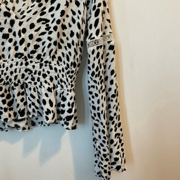 EXPRESS Plunging  V-Neck Animal Print Top - Picture 5 of 8